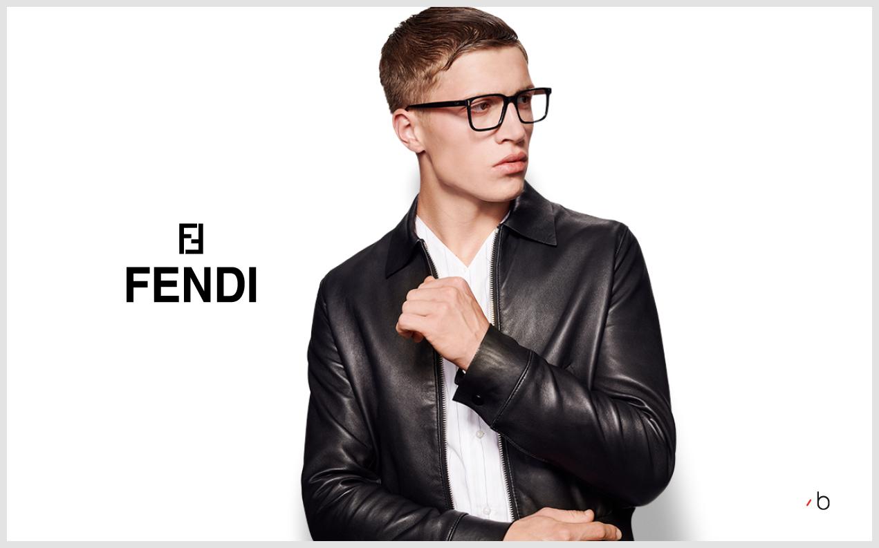 Manlig modell bär glasögon från Fendi