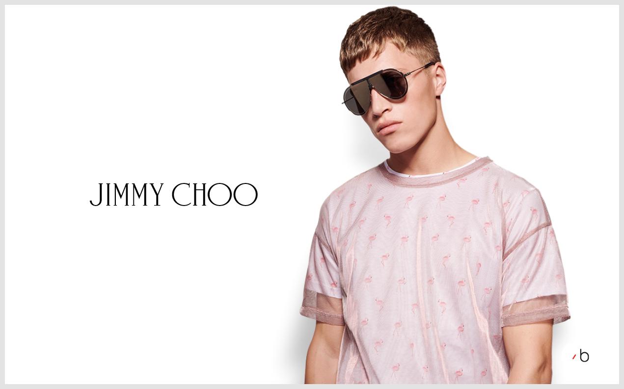 Manlig modell bär solglasögon från Jimmy Choo