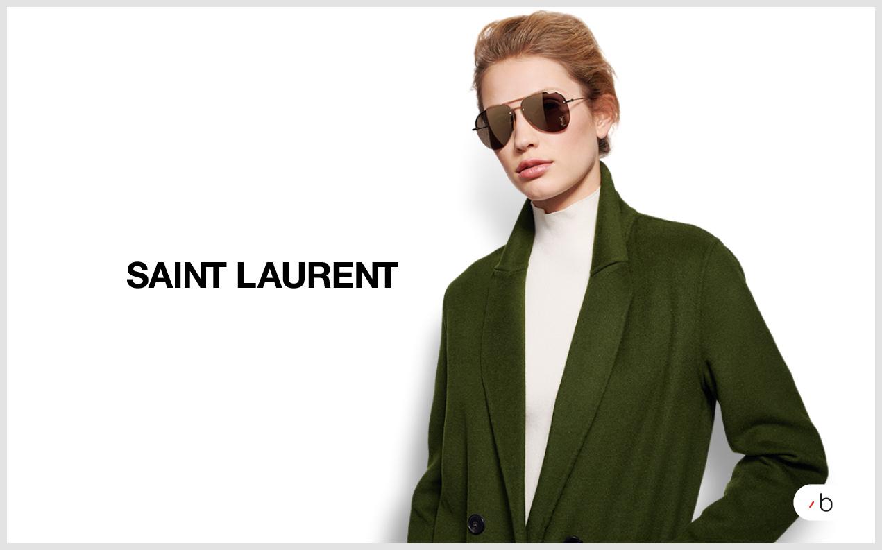 Kvinnlig modell bär solglasögon från Saint Laurent