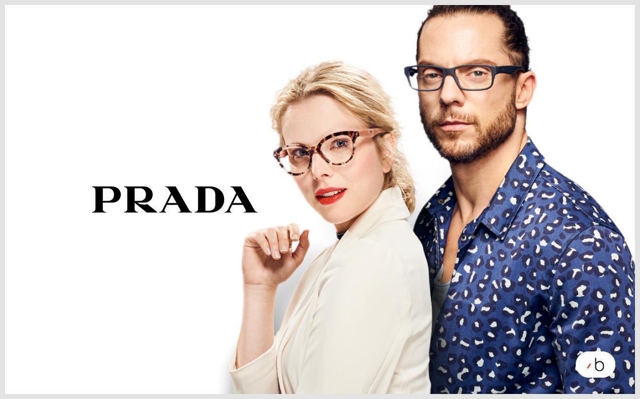 Manlig och kvinnlig modell bär design-glasögon från Prada