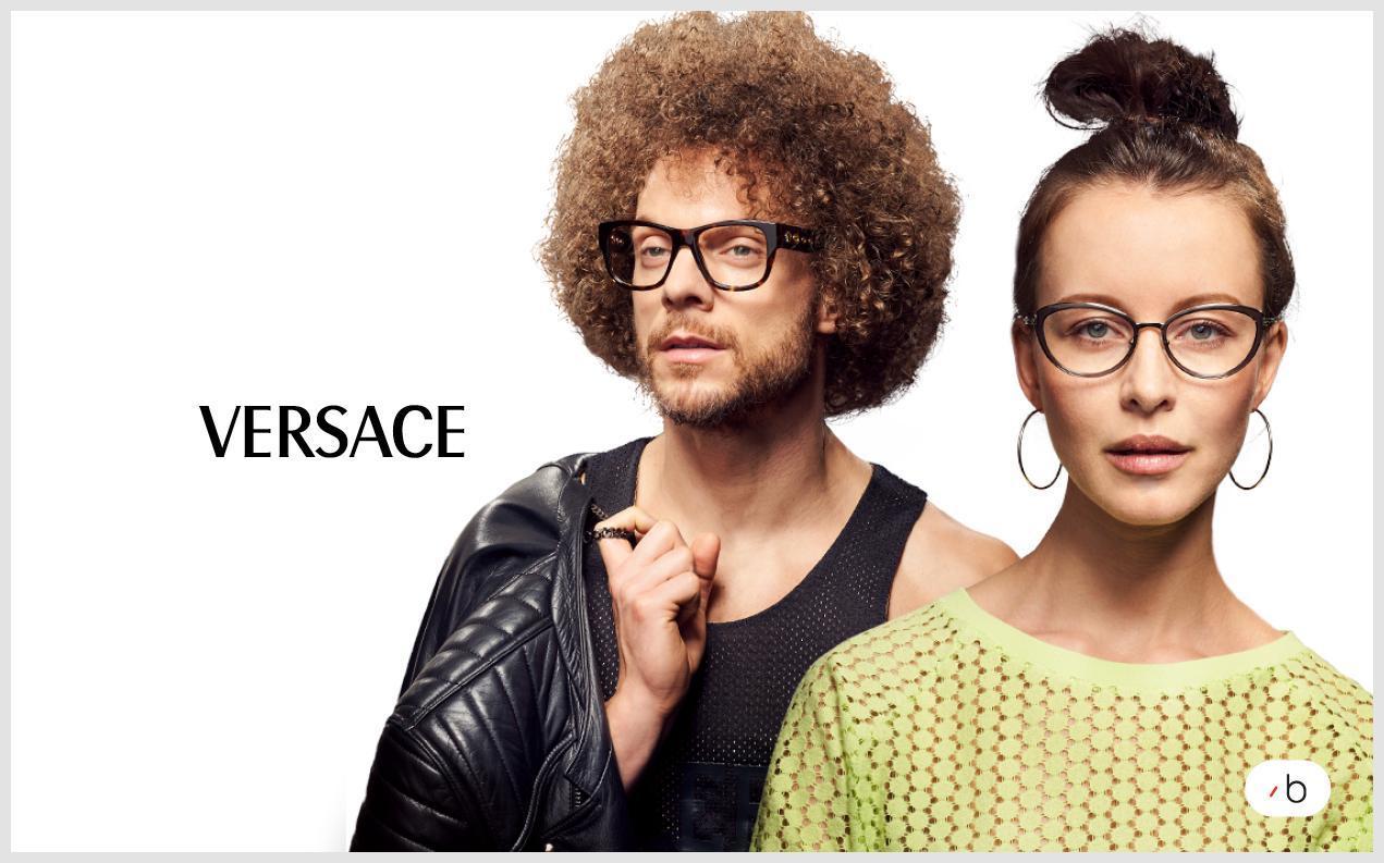 Manlig och kvinnlig modell bär design-glasögon från Versace
